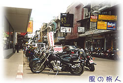 町中のレンタルバイク屋の写真