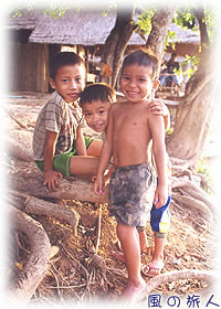 ラオスでの子供たちの写真