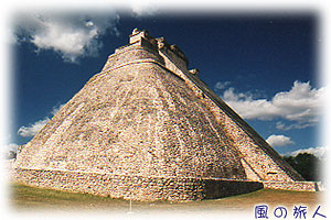 旅の情景スケッチ　メキシコのピラミッドの写真