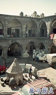 絨毯工場の中庭　カイセリ　トルコ旅行記96'の写真