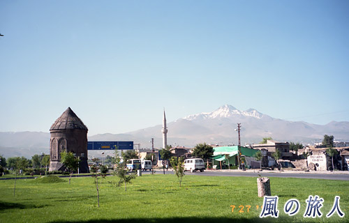 キュンベットとエルジェス山　カイセリ　トルコ旅行記96'の写真