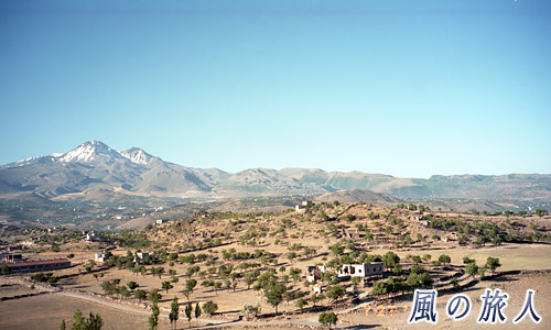 丘の上からのエルジェス山２　カイセリ　トルコ旅行記96'の写真