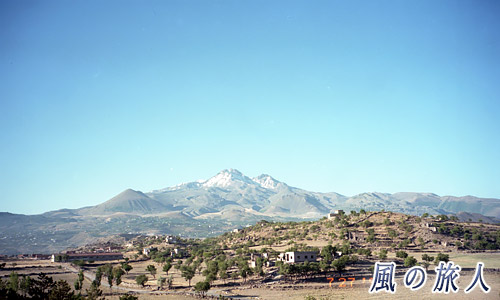 少し近づいて撮ったエルジェス山　カイセリ　トルコ旅行記96'の写真