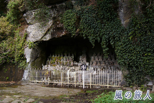石像が並ぶ石窟　日本寺　清澄山初日の出ツーリング07'の写真