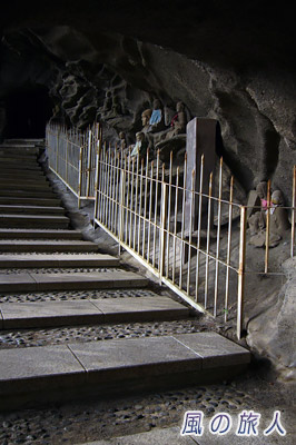 石像が並ぶ階段　日本寺　清澄山初日の出ツーリング07'の写真