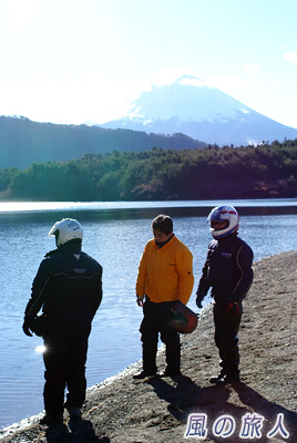西湖の畔で　超極寒の富士五湖初日の出ツーリング08'