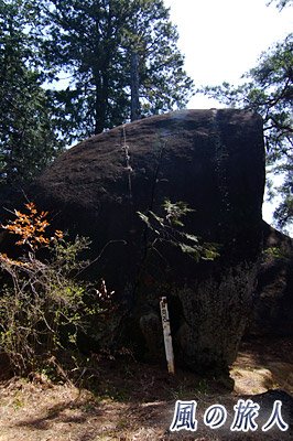 大石神社　影向石の写真