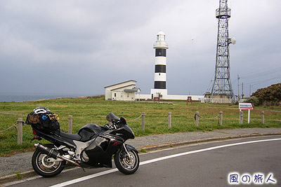 灯台とバイク