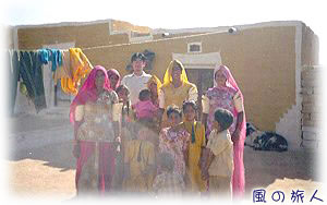 タール砂漠の村で女性の人たちとの写真