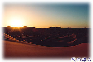 赤砂漠でのご来光の写真