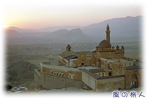 旅の情景スケッチ　イサク・パシャ宮殿の写真