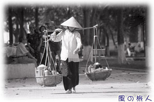 旅の情景スケッチ　ベトナムの行商の写真