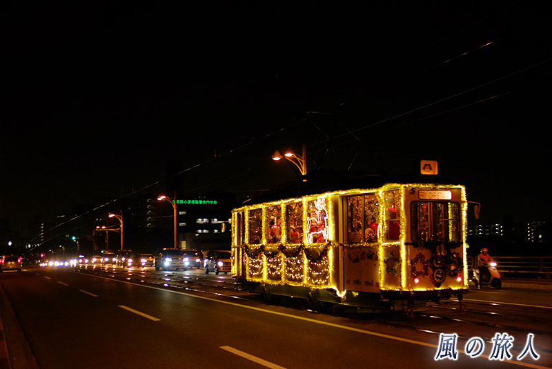 新己斐橋上にて　クリスマス電車2016の写真