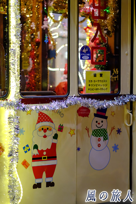 扉のサンタと雪だるま　クリスマス電車2016の写真