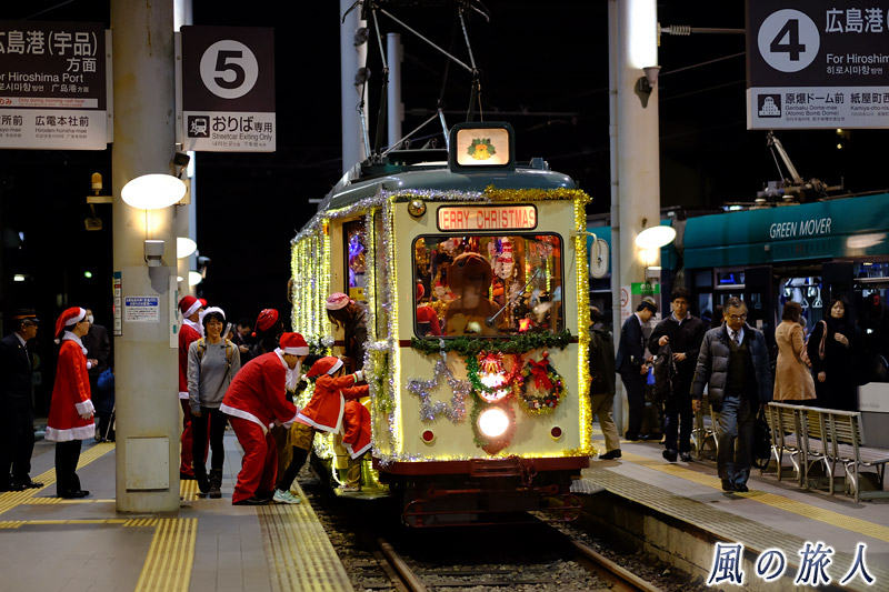 間もなく出発　クリスマス電車2016の写真