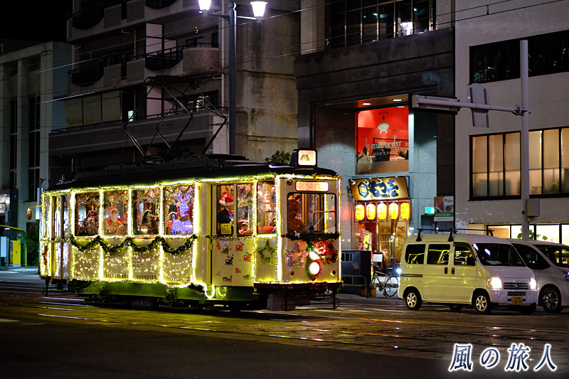 寺町通りで　クリスマス電車2016の写真