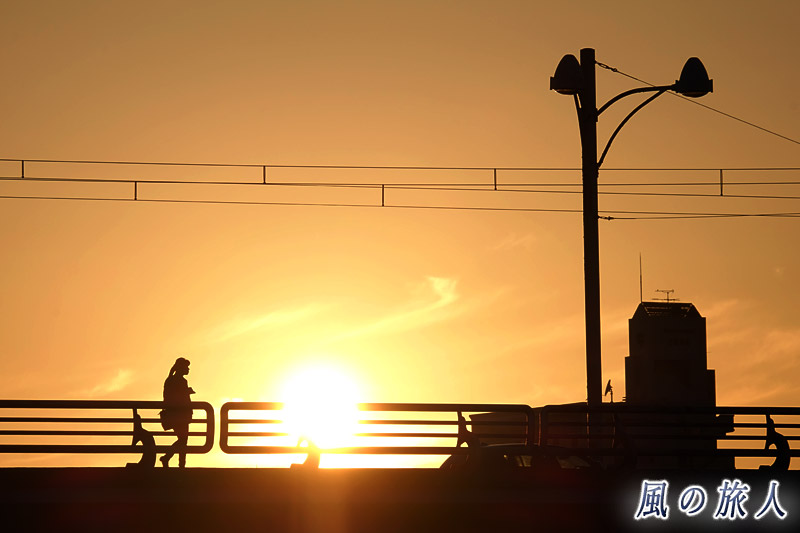 新己斐橋と夕日１　新己斐橋の夕景2017の写真