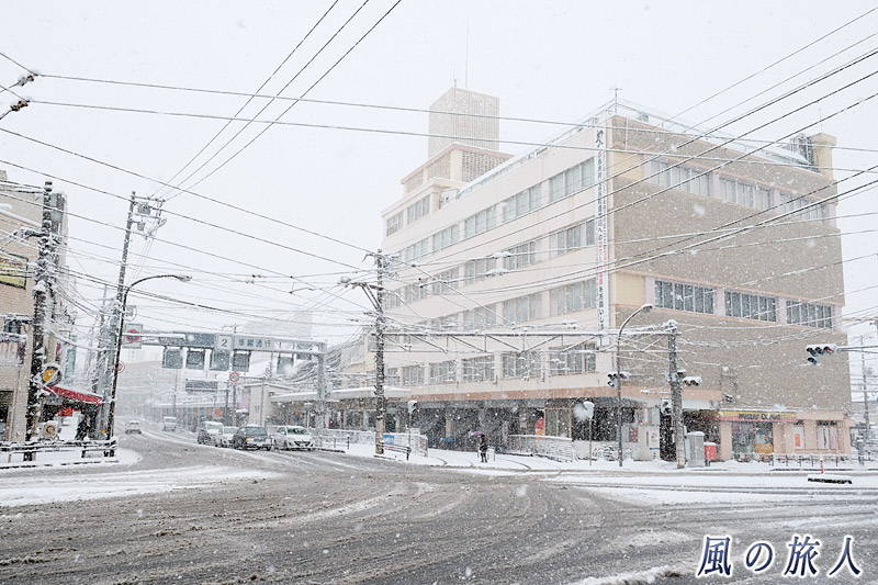 西広島駅前の交差点　大雪の日2017の写真