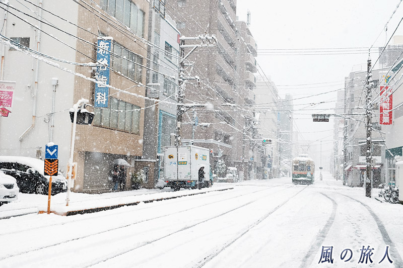 天満町電停交差点　大雪の日2017の写真