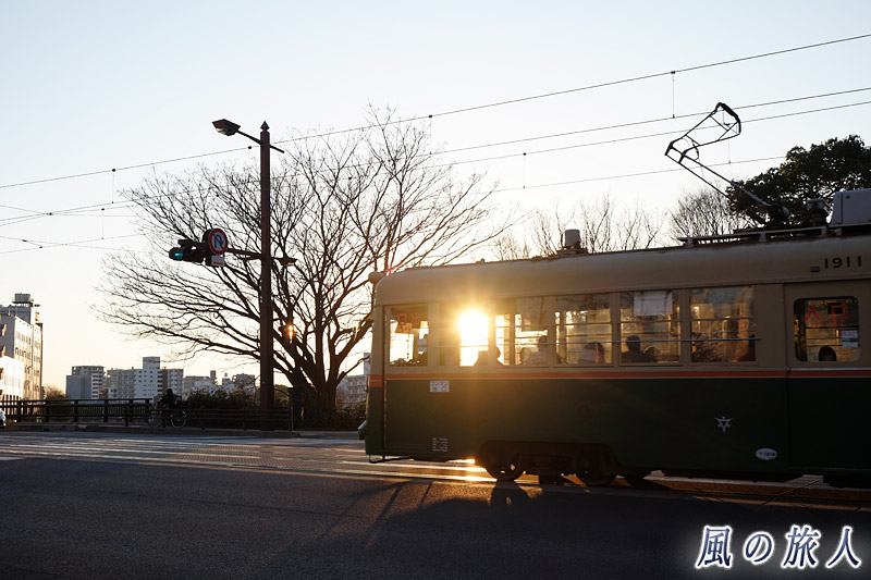 夕日電車１　新横川橋の夕景2017年2月の写真