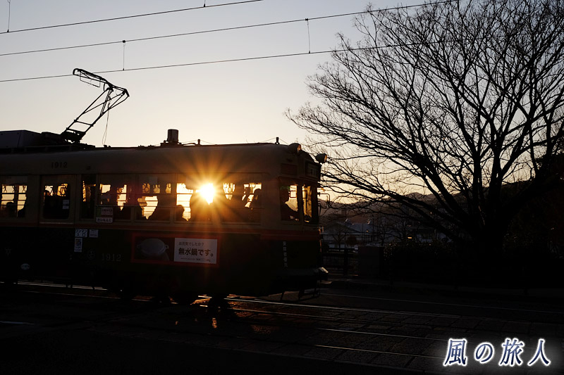 夕日電車４　新横川橋の夕景2017年2月の写真