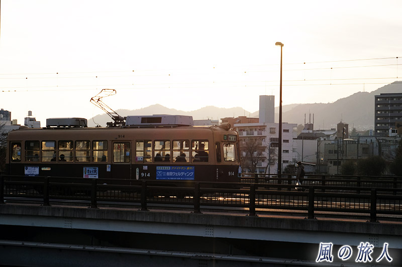 新横川橋を渡る電車３　新横川橋の夕景2017年2月の写真