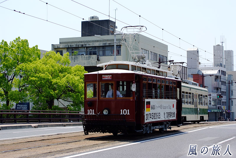 新横川橋を渡る大正形電車　大正レトロ電車の運行の写真