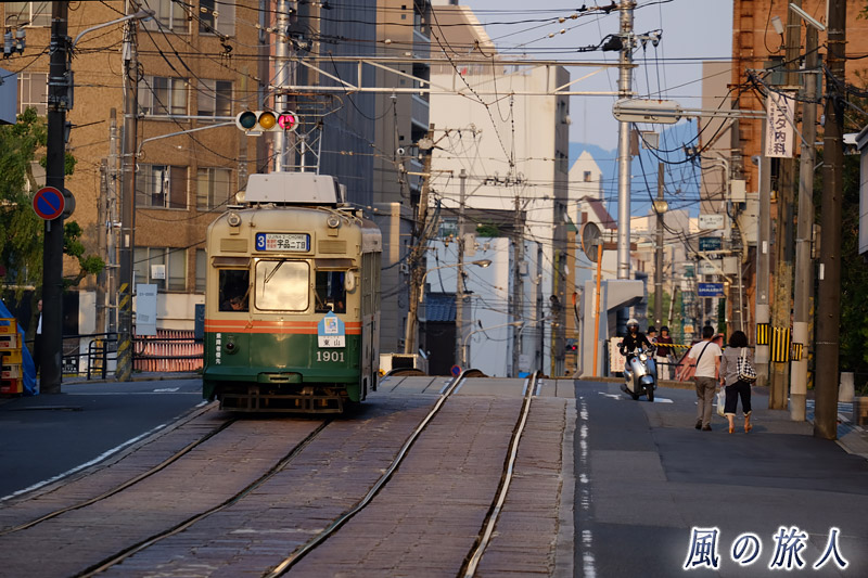 天満橋へ向かう電車　5月の天満町の写真