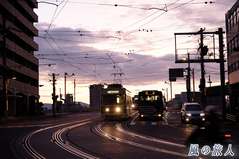 西広島駅前交差点　続・己斐の日の出の写真