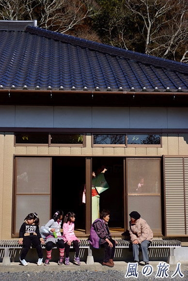亀崎コミュニティセンターでの踊り　亀崎の如意輪参りの写真