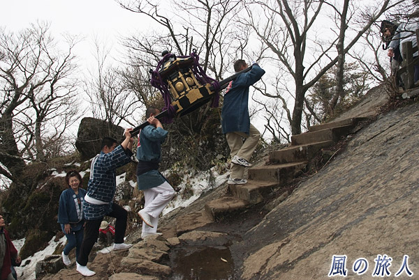 男体山本殿への階段　筑波山神社春季御座替祭の写真