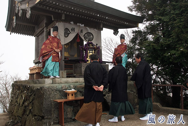 男体山の本殿で　筑波山神社春季御座替祭の写真