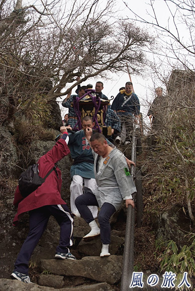 下りの階段　筑波山神社春季御座替祭の写真