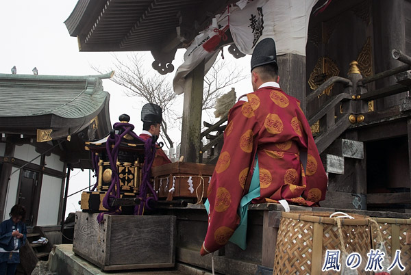 女体山での神事　筑波山神社春季御座替祭の写真