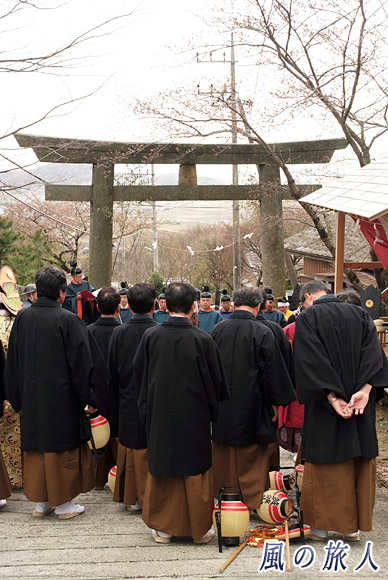 一の鳥居での神事　筑波山神社春季御座替祭の写真