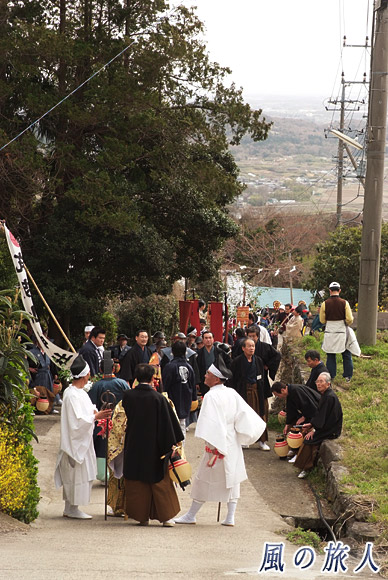 休憩中　筑波山神社春季御座替祭の写真