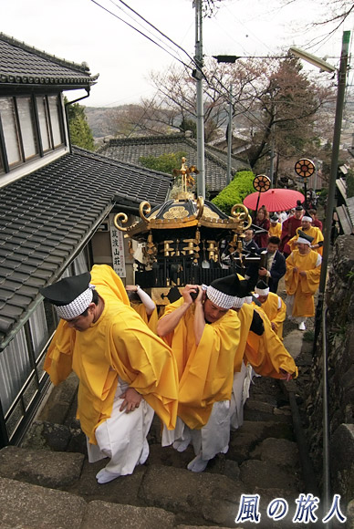 難所の階段　筑波山神社春季御座替祭の写真