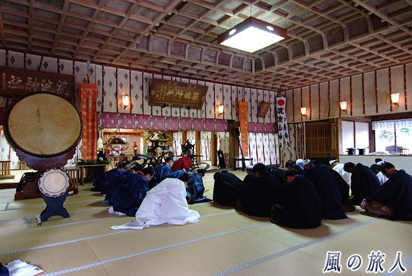 拝殿での神事　筑波山神社春季御座替祭の写真