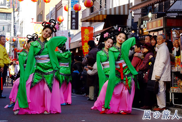 踊り子　横浜中華街の春節祝舞遊行の写真