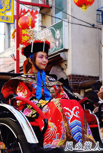 王妃　横浜中華街の春節祝舞遊行の写真