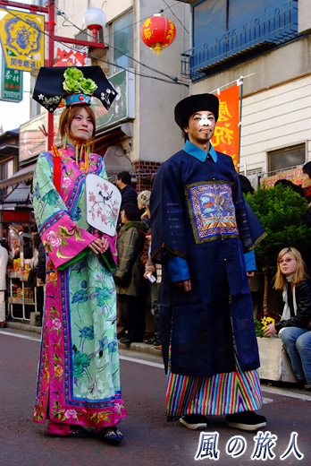 民族衣装 横浜中華街の春節祝舞遊行の写真