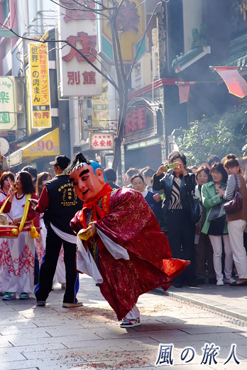 福助みたいな人形の舞　横浜中華街媽祖祭の写真