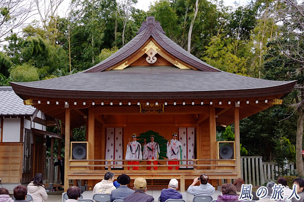 巫女舞　白岡八幡神社春の例大祭の写真