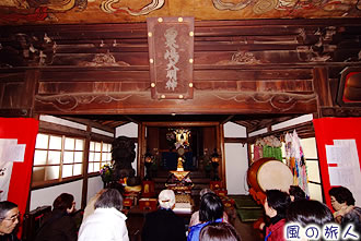 森厳寺淡島堂の針供養の写真
