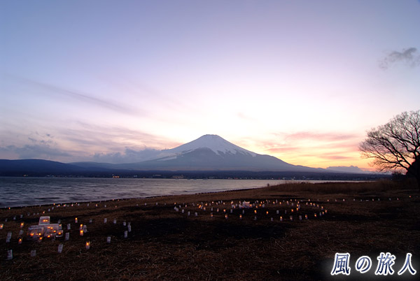 夕暮れの富士山とアイスキャンドル　山中湖アイスキャンドルフェスティバルの写真