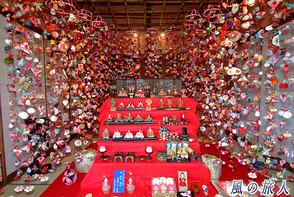 お雛様とつるし雛　稲取温泉 雛のつるし飾りまつりの写真