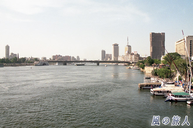 カスル・アン＝ニール橋の下流　ナイル川沿いの景観（カイロ）の写真