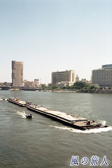運搬船　ナイル川沿いの景観（カイロ）の写真