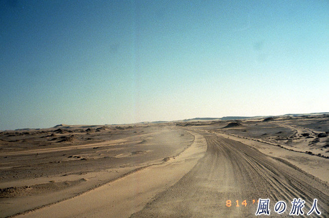 砂漠の道２　サハラ砂漠ツアー（シワ～バハレイヤ）の写真　Sahara Desert Tour　Siwa to Bahariyya