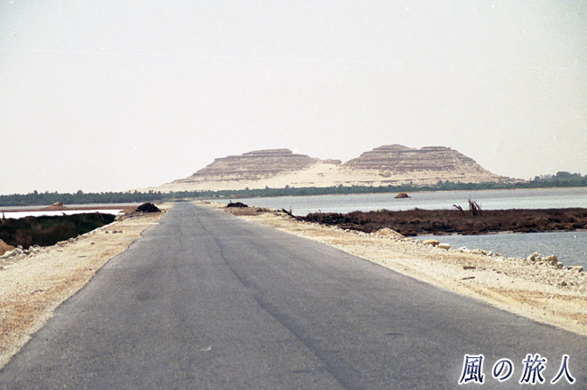 塩湖の一本道　サハラ砂漠ツアー（シワ～バハレイヤ）の写真　Sahara Desert Tour　Siwa to Bahariyya